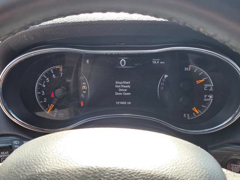 Used 2020 Jeep Grand Cherokee Laredo w/ Laredo X Package RWD image 27