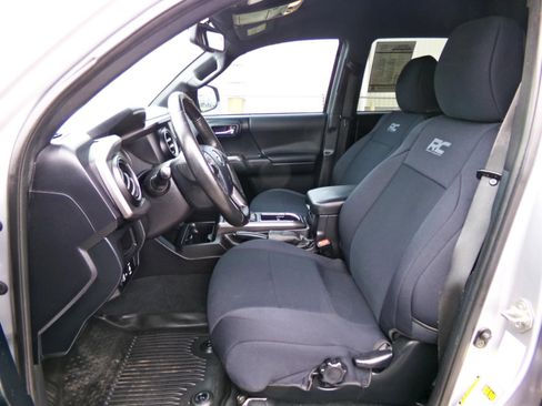 Used 2016 Toyota Tacoma TRD Sport w/ Towing Package AWD/4WD image 10