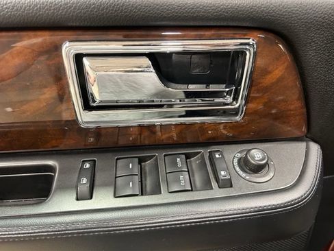 Used 2015 Lincoln Navigator L 4WD image 13