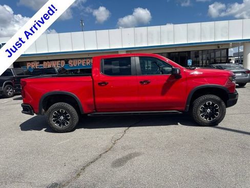 Used 2023 Chevrolet Silverado 1500 ZR2 w/ Technology Package AWD/4WD image 2