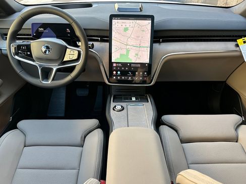 New 2025 Volvo EX90 Plus w/ Protection Package Premier image 14