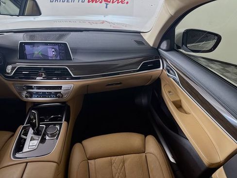 Used 2022 BMW 740i w/ Premium Package RWD image 28