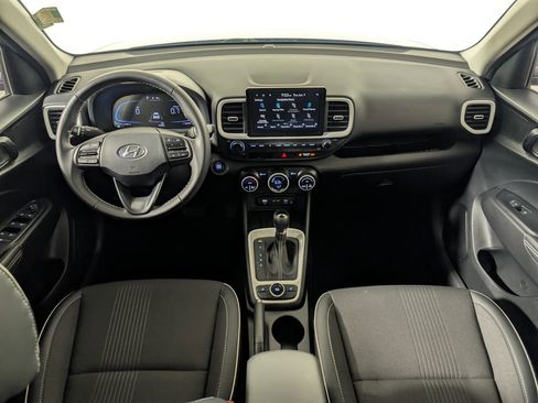 Used 2024 Hyundai Venue Limited image 13