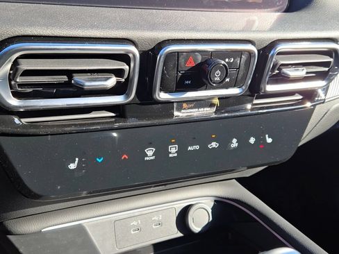 Used 2026 Nissan Sentra SV w/ SV Convenience Package FWD image 24