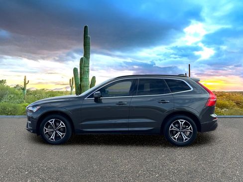 Used 2022 Volvo XC60 B5 Momentum w/ Advanced Package AWD/4WD image 3