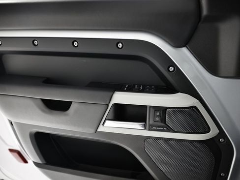 Used 2023 Land Rover Defender 90 S image 16