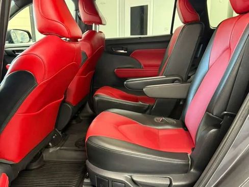 Used 2021 Toyota Highlander XSE image 11