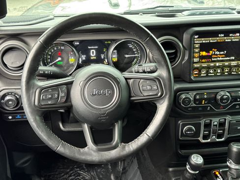 Used 2023 Jeep Wrangler Unlimited w/ Cold Weather Group image 16