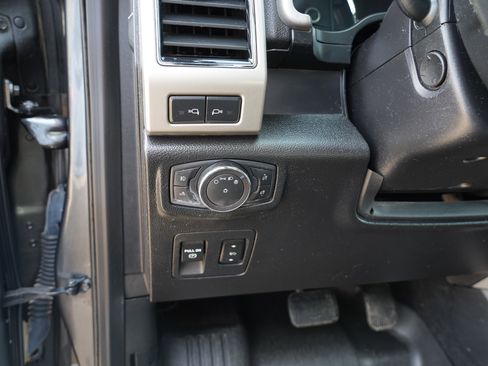 Used 2018 Ford F150 Lariat w/ Equipment Group 502A Luxury image 19