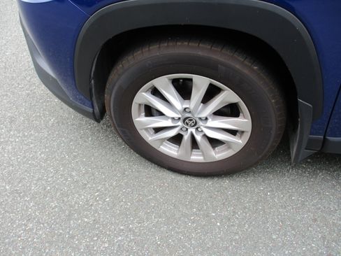 Used 2024 Toyota Corolla Cross LE AWD/4WD image 9