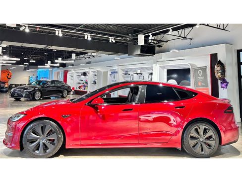 Used 2024 Tesla Model S Plaid image 9