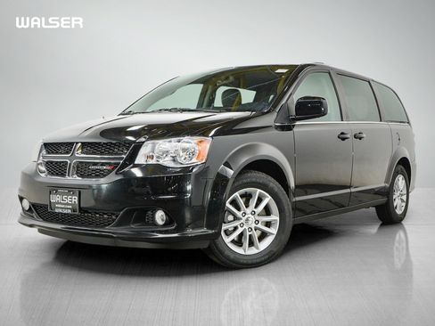 Used 2020 Dodge Grand Caravan SXT w/ Driver Convenience Group FWD image 1