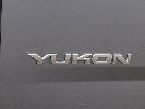 Used 2018 GMC Yukon SLT image 12