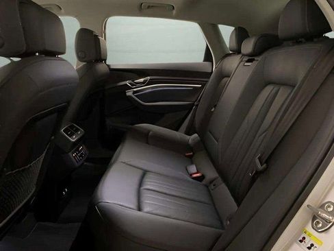 Used 2024 Audi Q8 e-tron Premium Plus w/ Premium Plus Package image 20