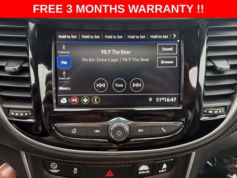 Used 2020 Chevrolet Trax LT w/ LT Convenience Package FWD image 17