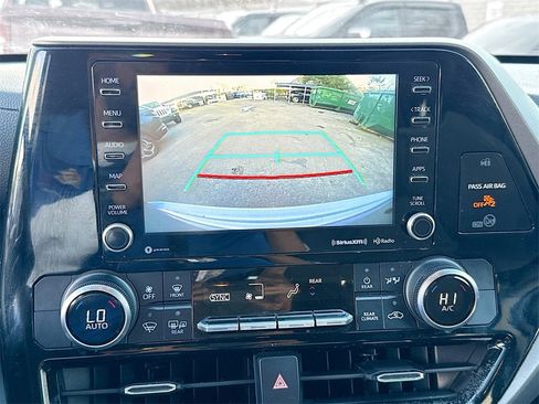 Used 2021 Toyota Highlander LE image 15