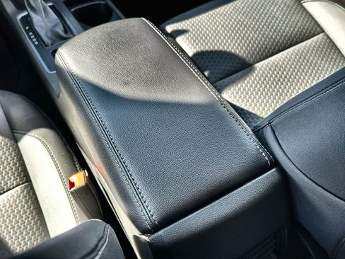 Used 2017 Ford Escape SE image 16