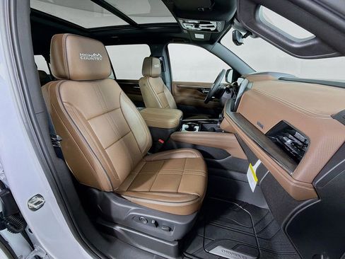 New 2026 Chevrolet Suburban High Country AWD/4WD image 31