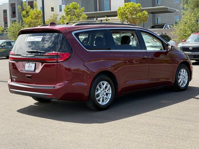 Used 2022 Chrysler Pacifica Touring-L FWD image 6