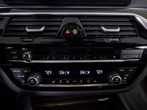 Used 2023 BMW 530e w/ Executive Package image 25