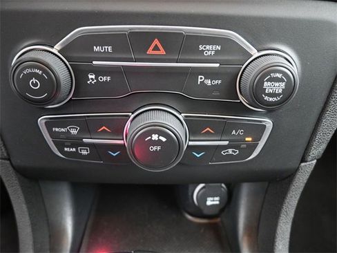Used 2023 Dodge Charger SXT image 4