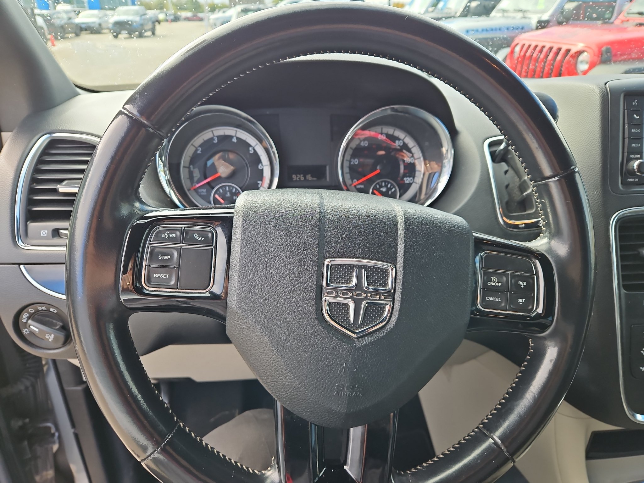 Used 2019 Dodge Grand Caravan SXT FWD image 10