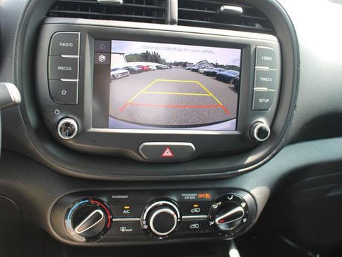 Used 2025 Kia Soul LX w/ LX Technology Package FWD image 11