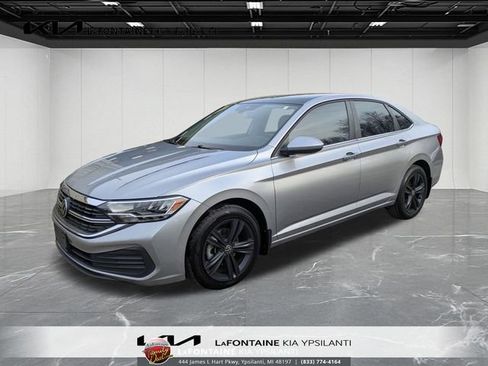 Used 2023 Volkswagen Jetta SE image 1