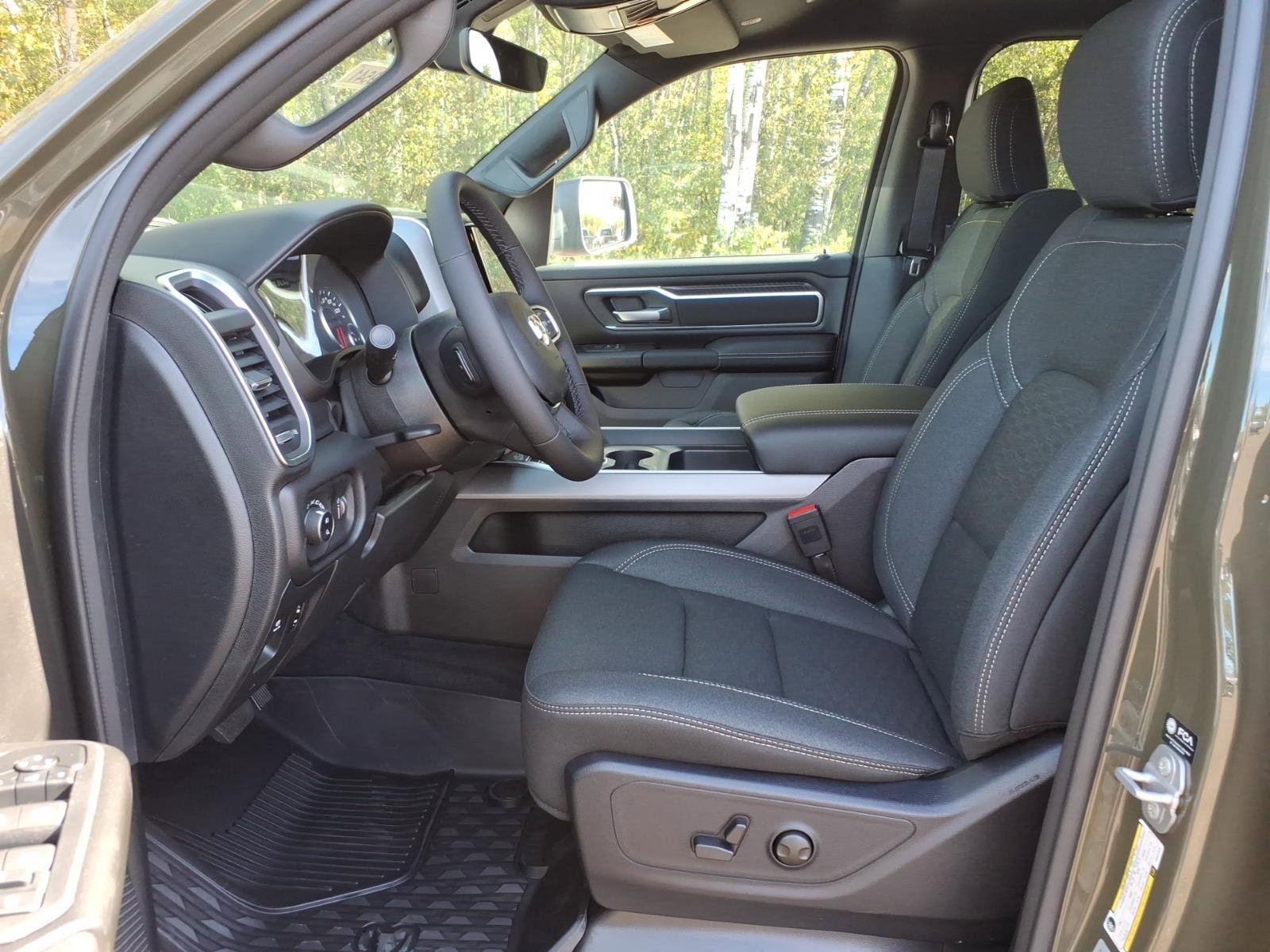 New 2027 RAM 1500 4x4 Crew Cab image 13