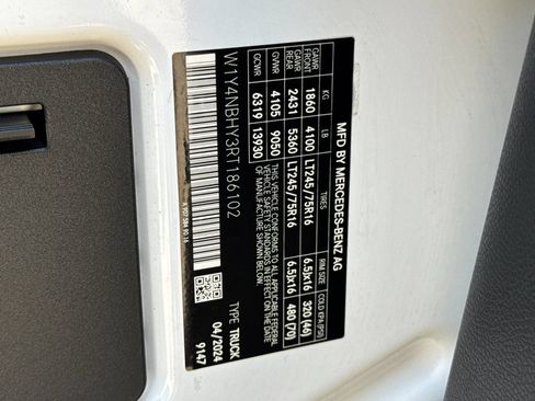 Used 2024 Mercedes-Benz Sprinter 2500 image 42