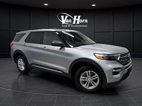 Used 2023 Ford Explorer XLT image 1