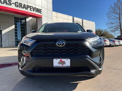 Used 2025 Toyota RAV4 XLE image 4