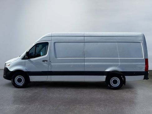 Used 2024 Mercedes-Benz Sprinter 2500 image 8