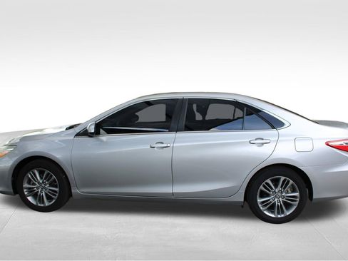 Used 2015 Toyota Camry SE FWD image 11
