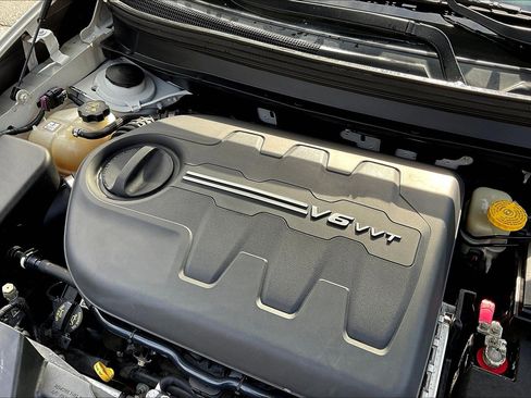 Used 2016 Jeep Cherokee Latitude w/ Cold Weather Group image 29