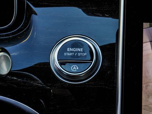 Used 2023 Mercedes-Benz C 300 Sedan image 22