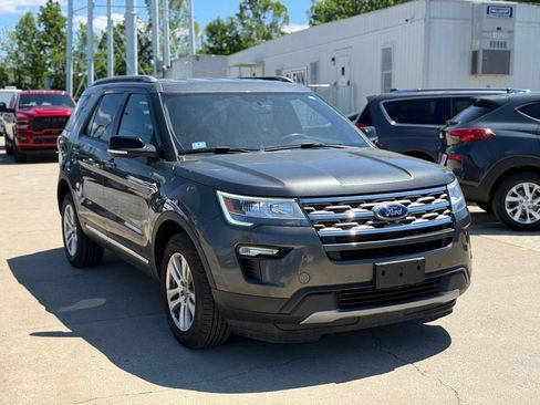 Used 2018 Ford Explorer XLT w/ Equipment Group 202A AWD/4WD image 4