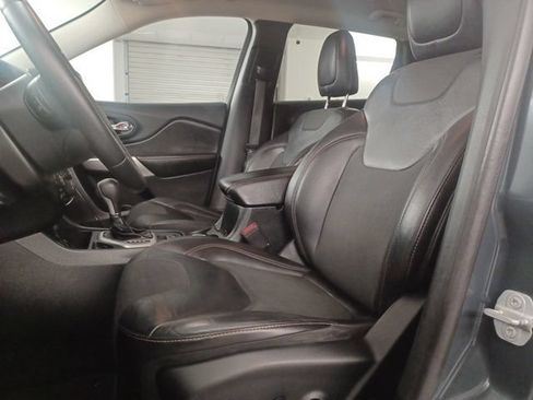 Used 2018 Jeep Cherokee Latitude Plus FWD image 17