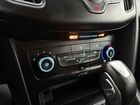Used 2016 Ford Focus SE FWD image 25