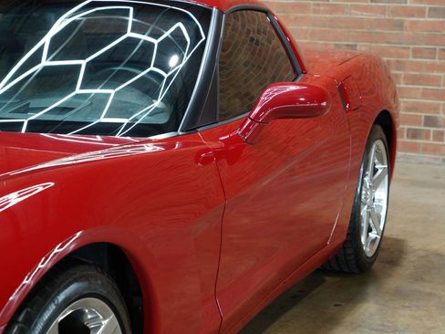Used 2005 Chevrolet Corvette Coupe w/ Preferred Equipment Group RWD image 21