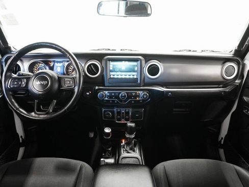 Certified 2022 Jeep Gladiator Willys image 13