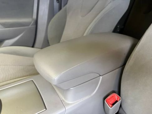 Used 2011 Toyota Camry LE FWD image 29