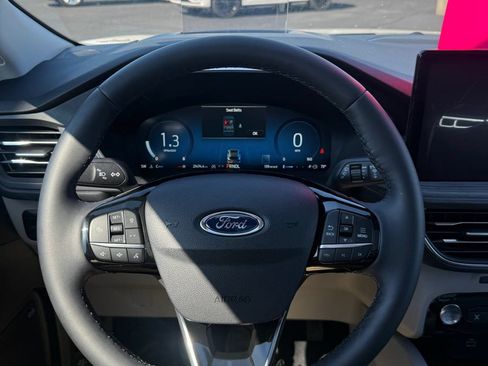 Used 2023 Ford Escape Platinum w/ Premium Technology Package AWD/4WD image 13