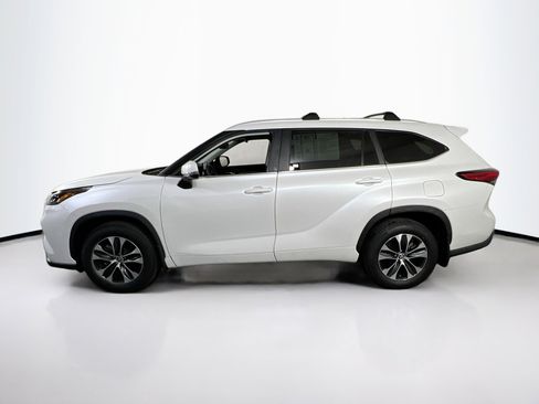 Used 2023 Toyota Highlander XLE AWD/4WD image 8