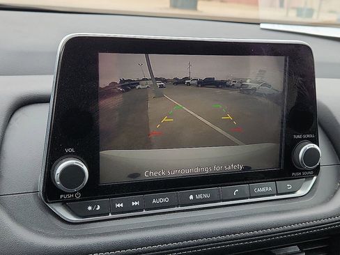 Used 2024 Nissan Rogue S image 8