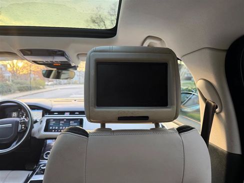 Used 2018 Land Rover Range Rover Velar R-Dynamic SE AWD/4WD image 37