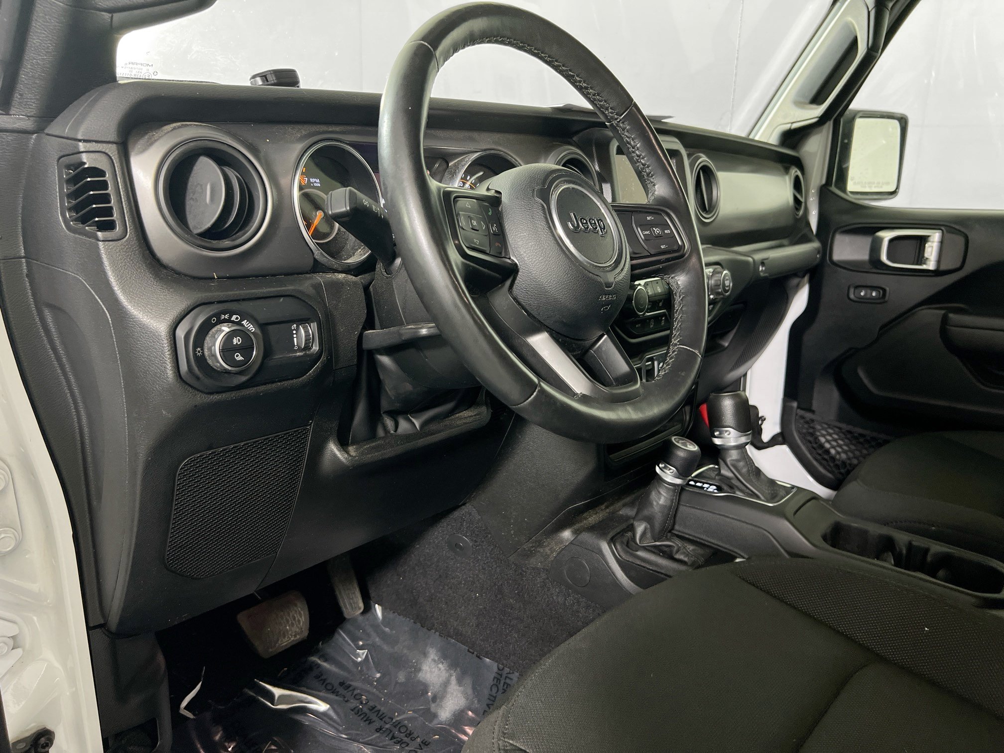Used 2023 Jeep Gladiator Sport AWD/4WD image 9