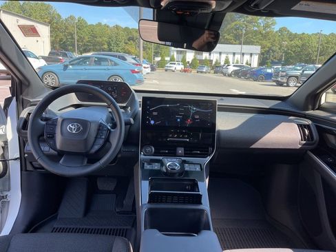 Used 2023 Toyota bZ4X XLE image 8