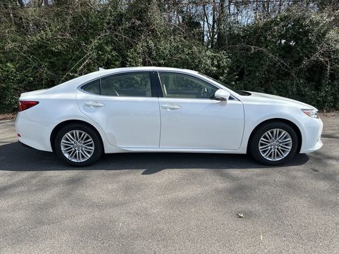 Used 2014 Lexus ES 350 w/ Luxury Package image 2