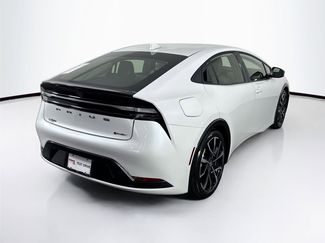 Used 2025 Toyota Prius Plug-In Hybrid video 2